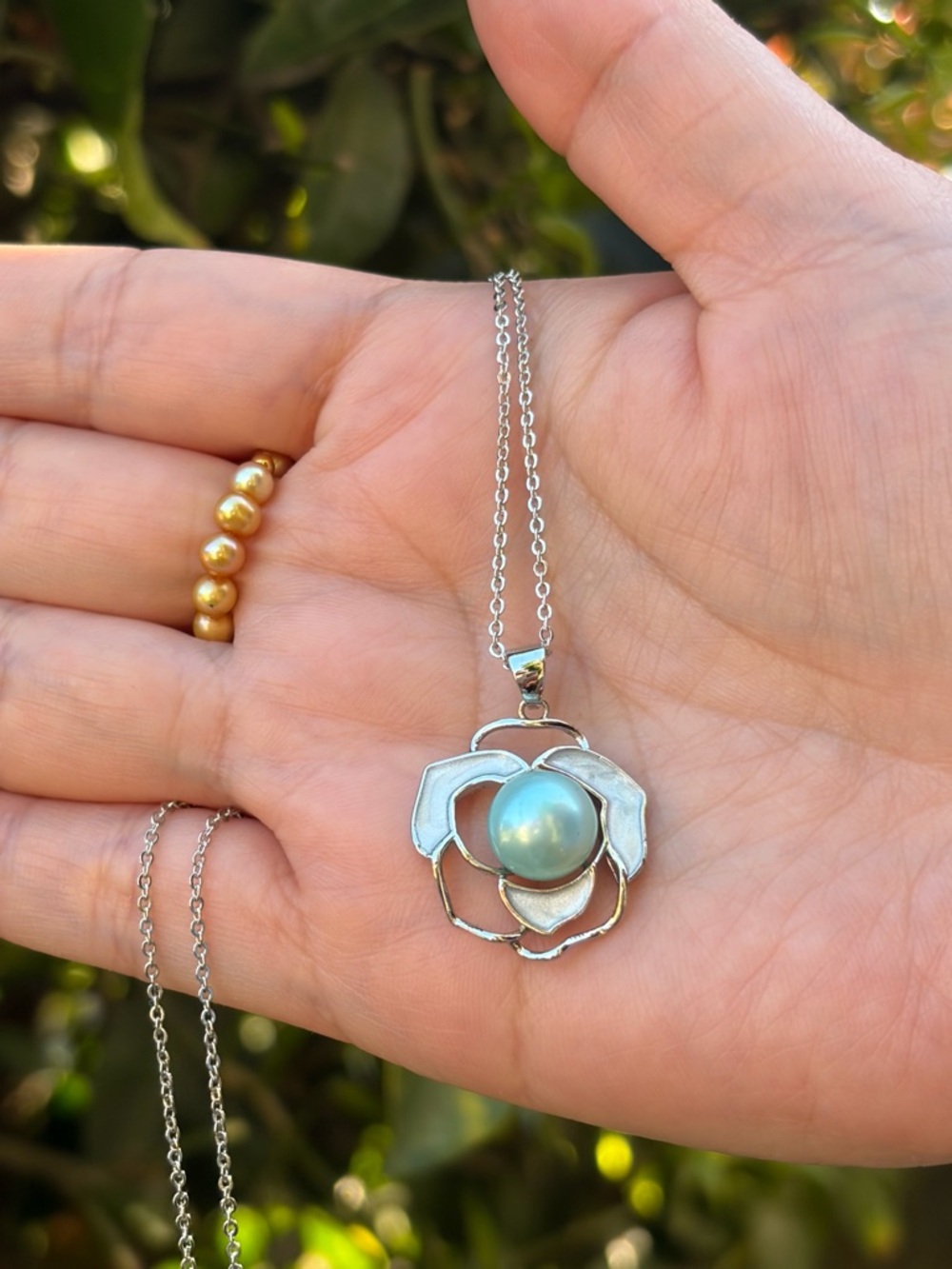 Elegant Silver 925 Flower Pendant Necklace with Genuine Blue Freshwater Pearl - Picture 2 of 4